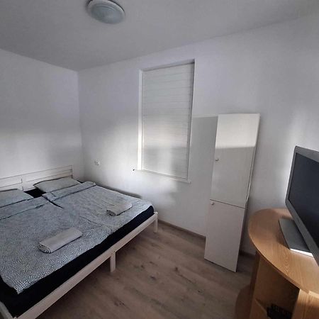 Sarga311 Ueduelohaz Szeged Βίλα Εξωτερικό φωτογραφία