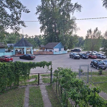 Sarga311 Ueduelohaz Szeged Βίλα Εξωτερικό φωτογραφία