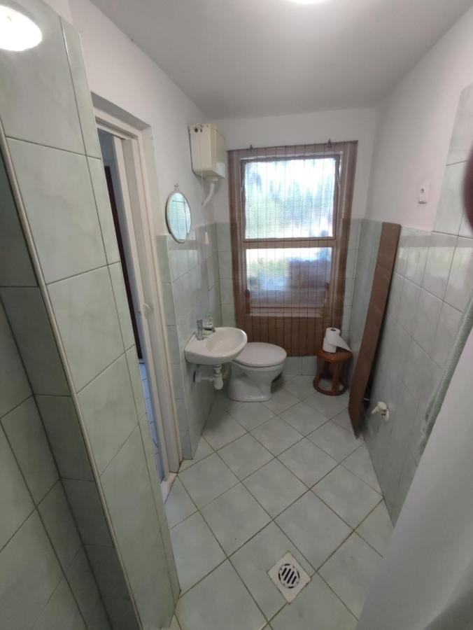 Sarga311 Ueduelohaz Szeged Βίλα Εξωτερικό φωτογραφία